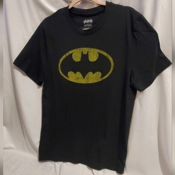 NWT DC Comics Distressed Batman Black Graphic T-shirt - Picture 2 of 6
